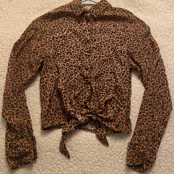 Semi Cropped Tie Front Leopard Print Button Up - Picture 2 of 3